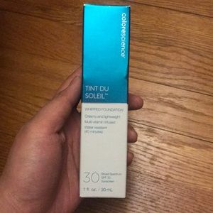 Color science whipped foundation